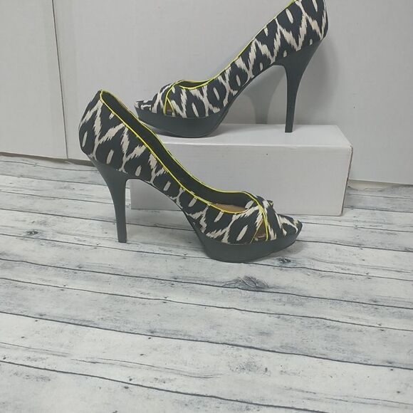 Fergalicious Shoes SZ 10M By Fergie - Picture 2 of 9